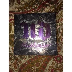 URBAN DECAY TROUBLEMAKER PALLET